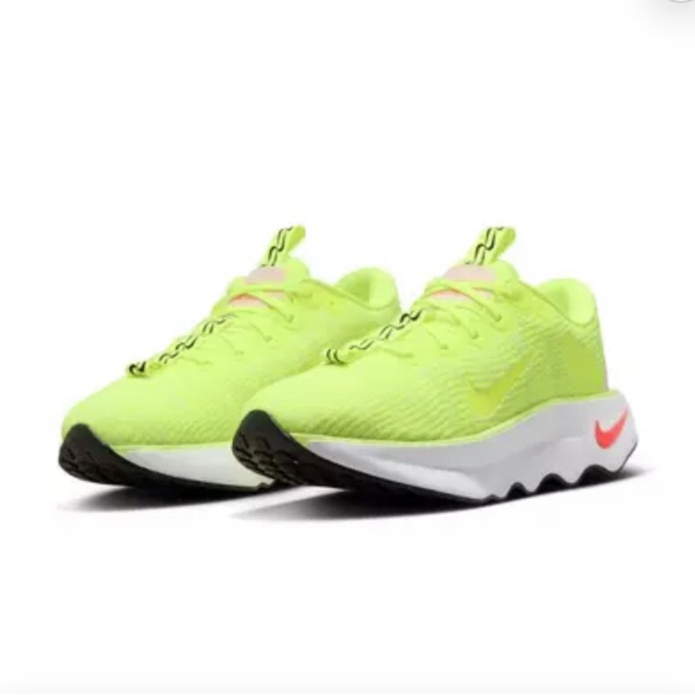 Nike Motiva Women's sz 8 with defects